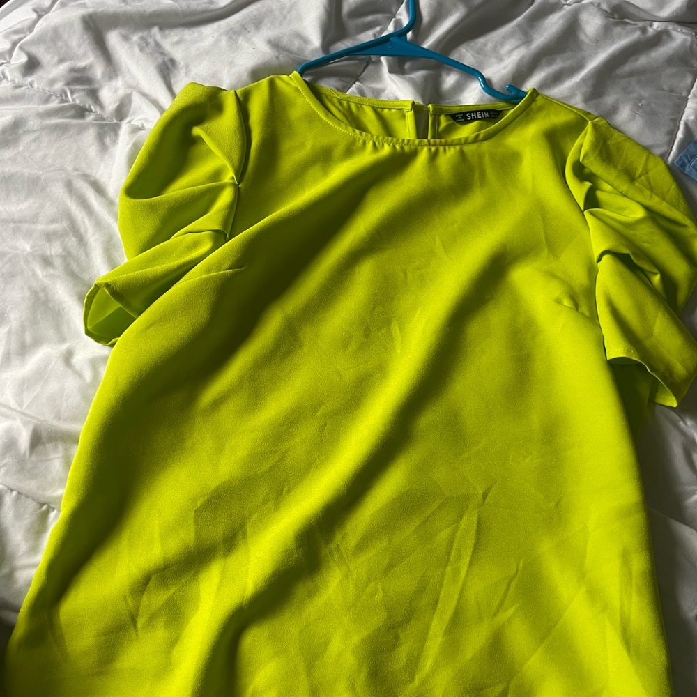 SOLD - Beautiful green top